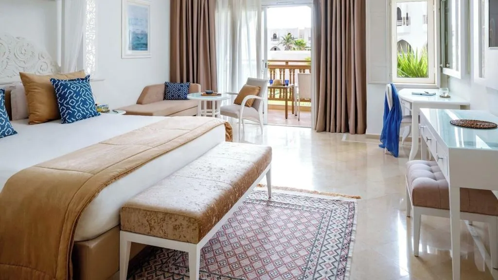 JUNIOR SUITE QUEEN SIZE BED Room, TUI BLUE Palm Beach Palace, Tunisia