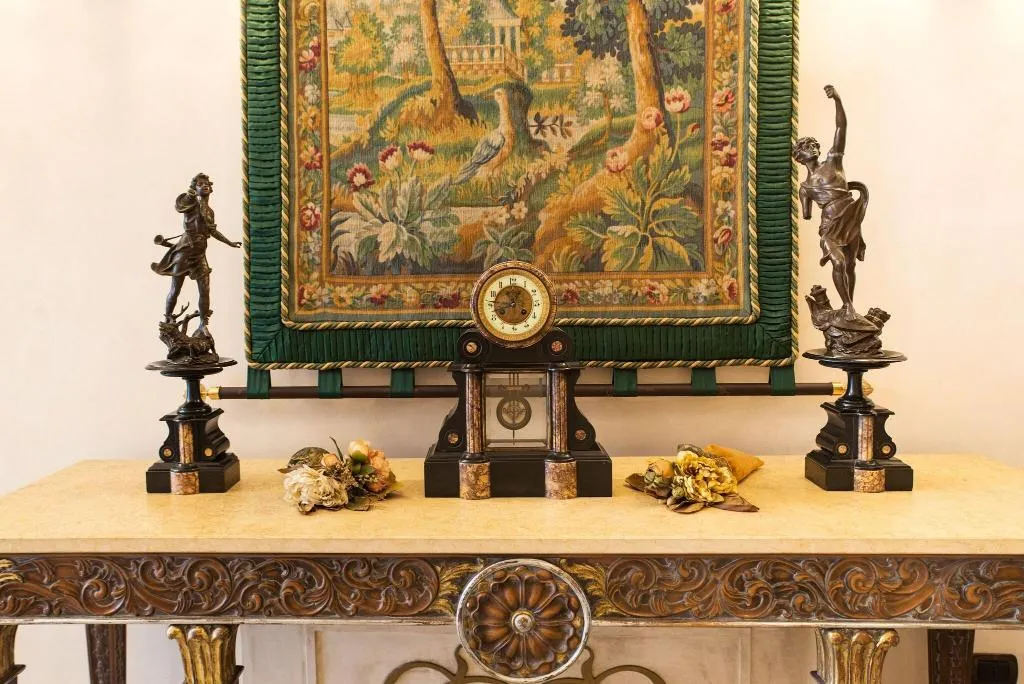 Lobby, Liberty, Catania