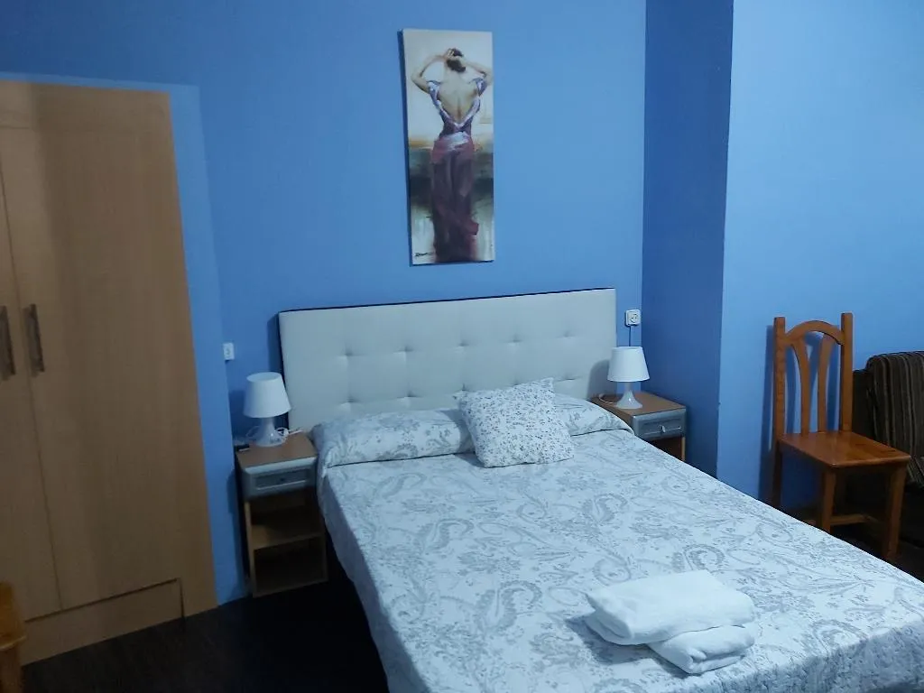 FAMILY ROOM CAPACITY 5 Room, Hostal Porta De Nuria, Barcelona