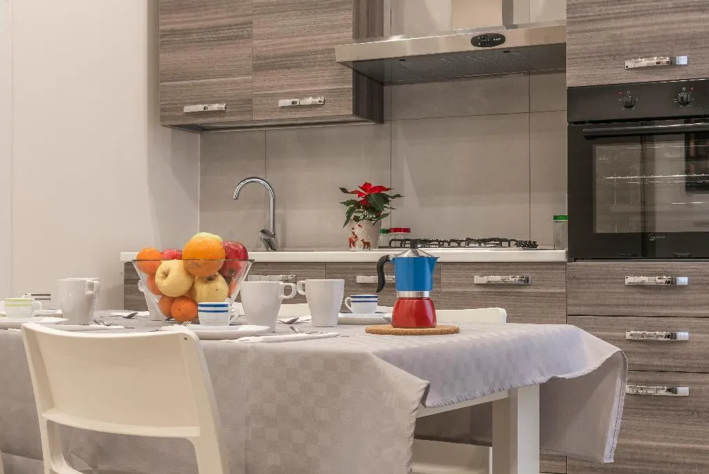 APARTMENT WITH BALCONY Room, Casina Rossa, Naples
