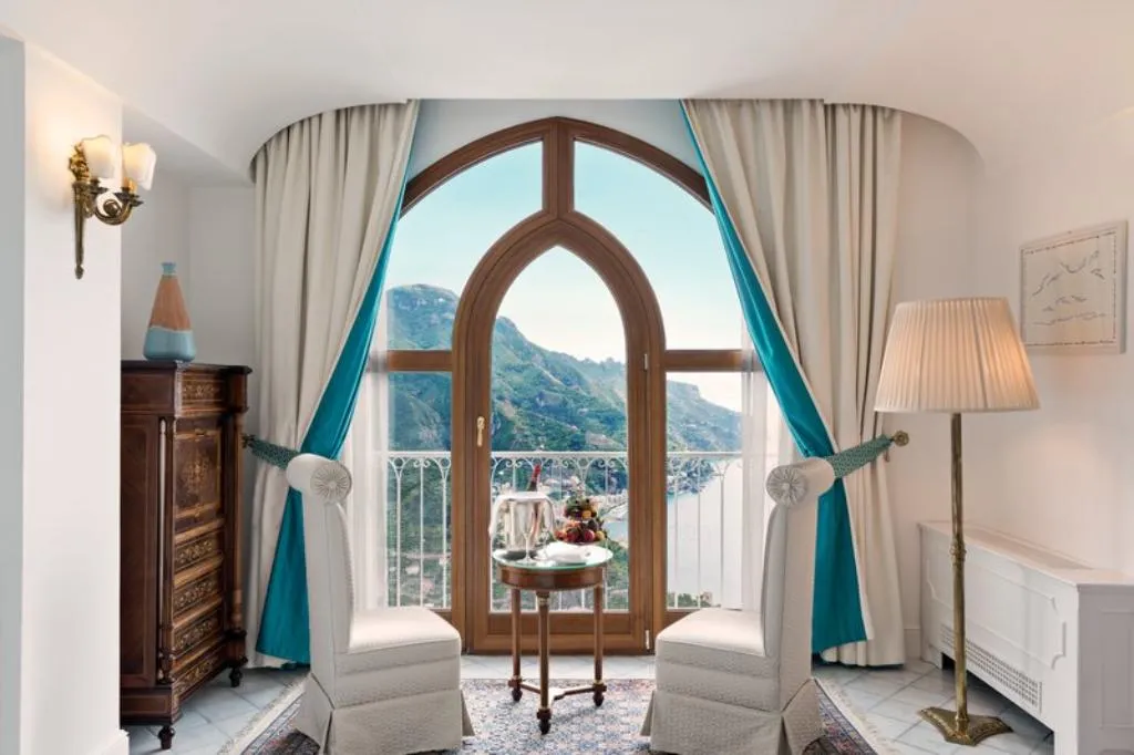 Double or Twin DELUXE SEA VIEW Room, Palazzo Avino, Naples
