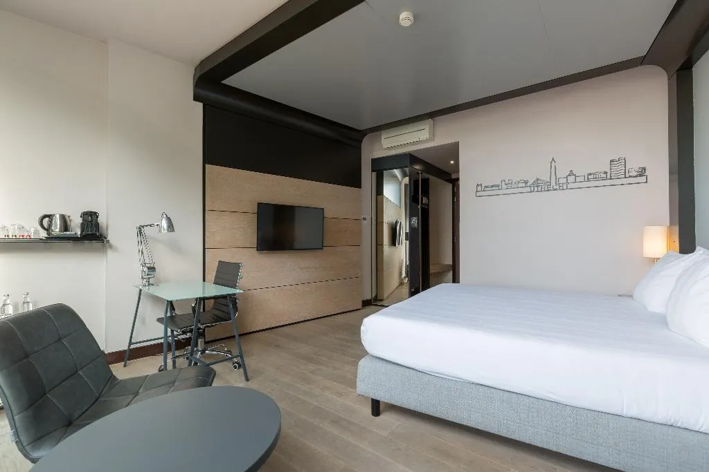 Double or Twin CLUB Room, Leonardo Hotel Utrecht City Center, Amsterdam