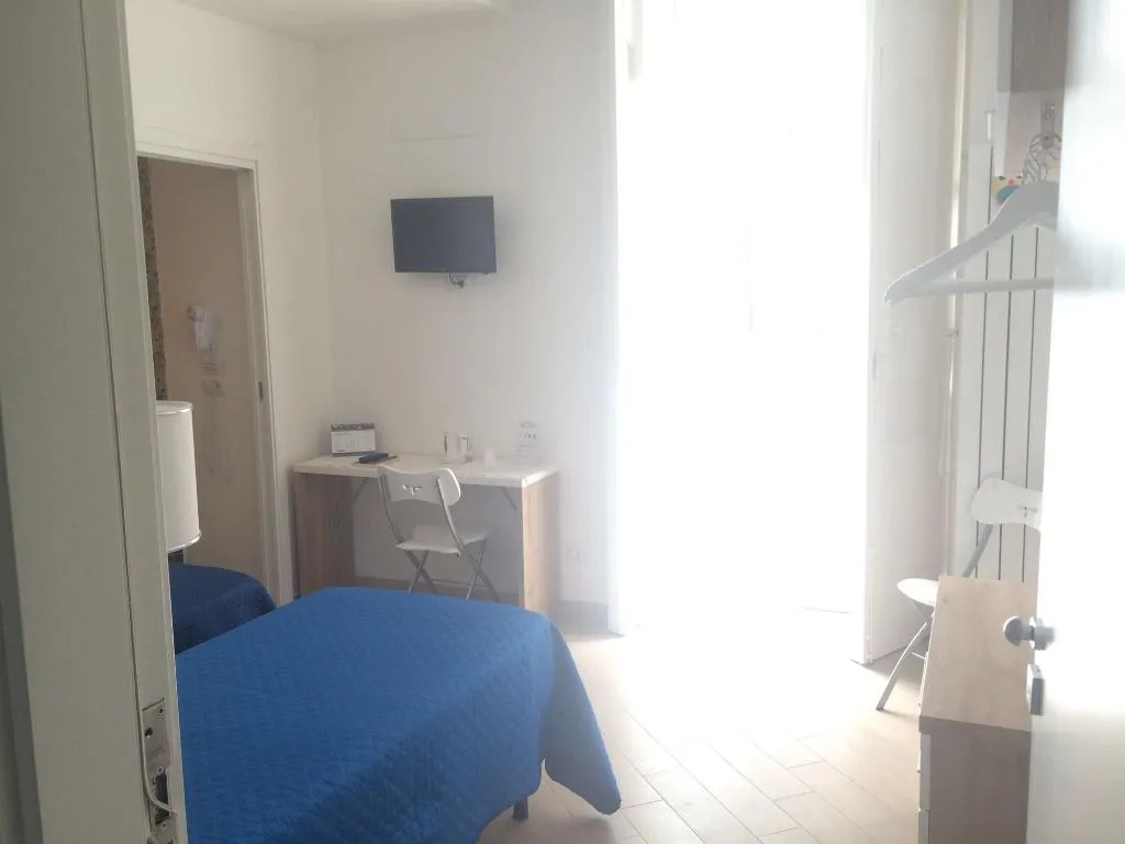 Room, Base Napoli B&B, Naples