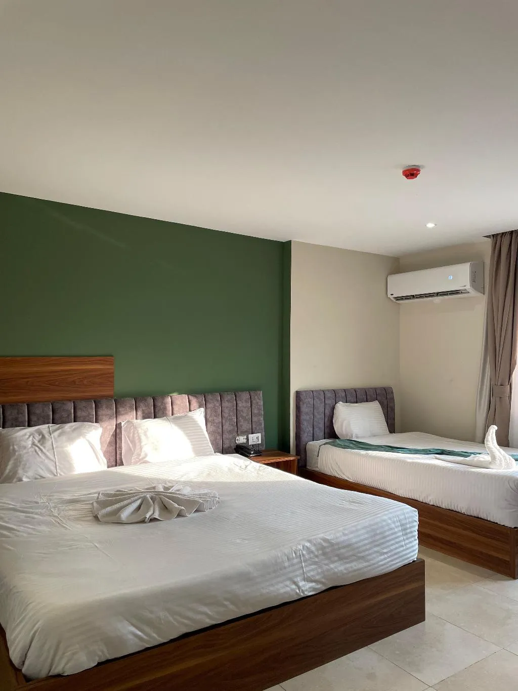SINGLE DELUXE KING BED Room, The Nomad Pyramids Boutique Hotel, Cairo