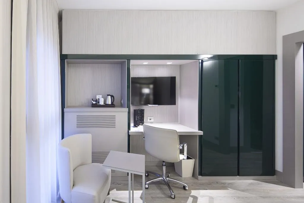 FAMILY ROOM CAPACITY 2 Room, NH Milano Congress Centre, Milan