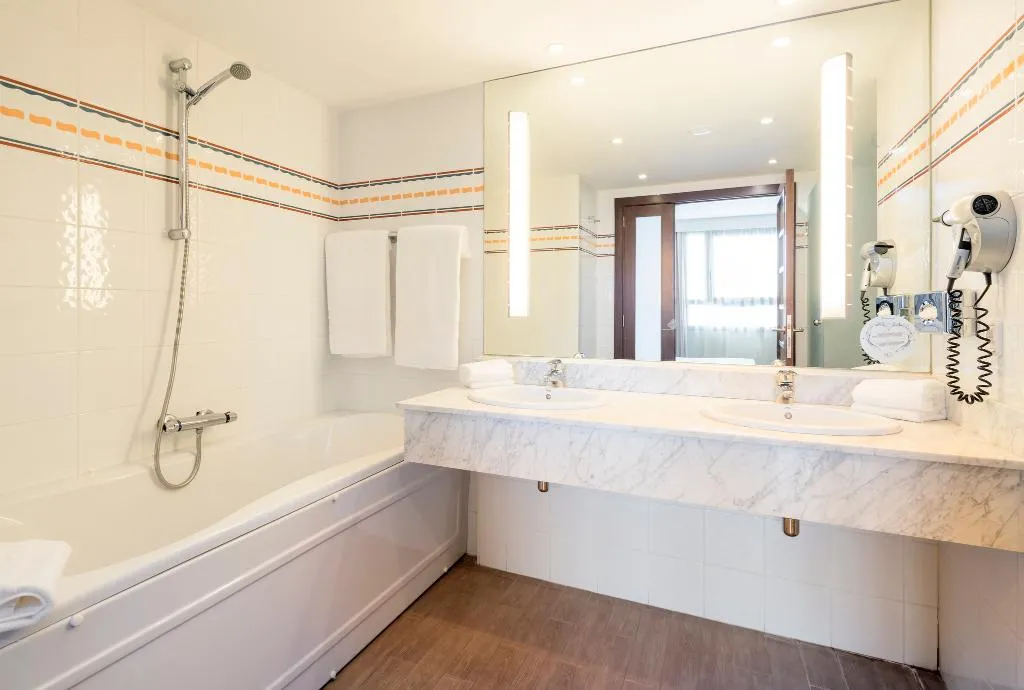 FAMILY ROOM WITH DOUBLE BED Room, Ilunion Valencia 4, Valencia