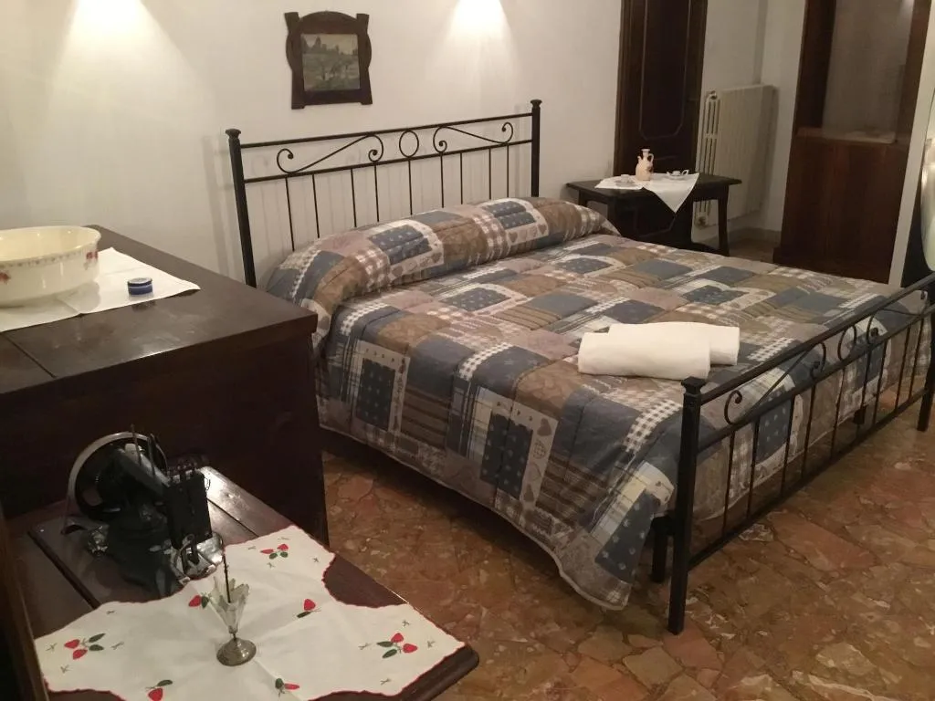 Room, Venice Sun Apartment And Rooms, Venice