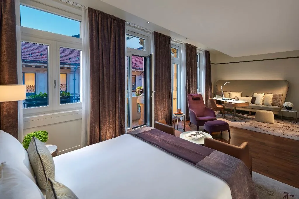 JUNIOR SUITE DELUXE Room, Mandarin Oriental Milan, Milan