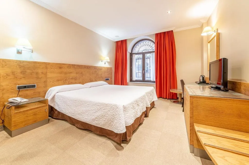 TWIN STANDARD Room, San Juan de los Reyes, Madrid
