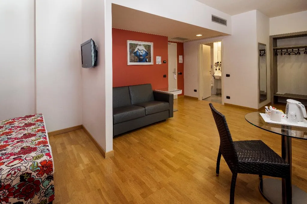 TRIPLE SUPERIOR QUEEN BED Room, Best Western Falck Village Hotel, Milan