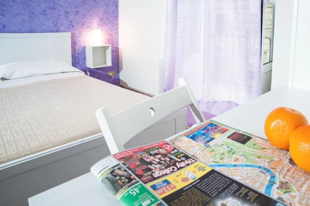 Room, Trinity Luxury Rooms, Rome