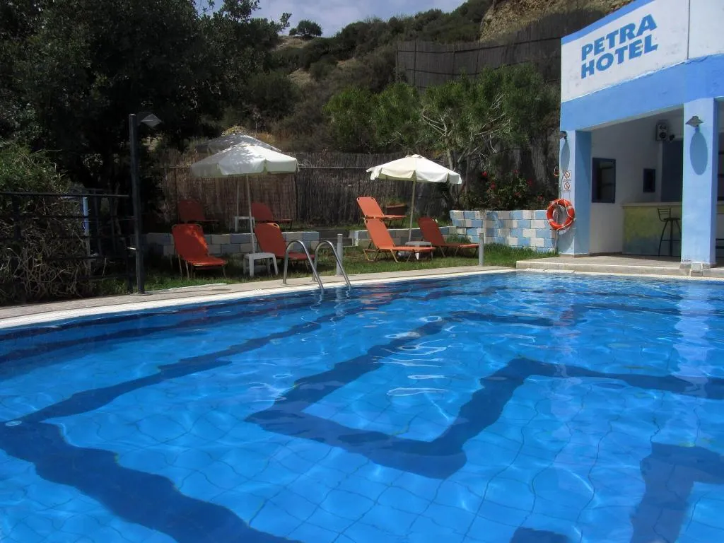 Pool, Petra, Crete