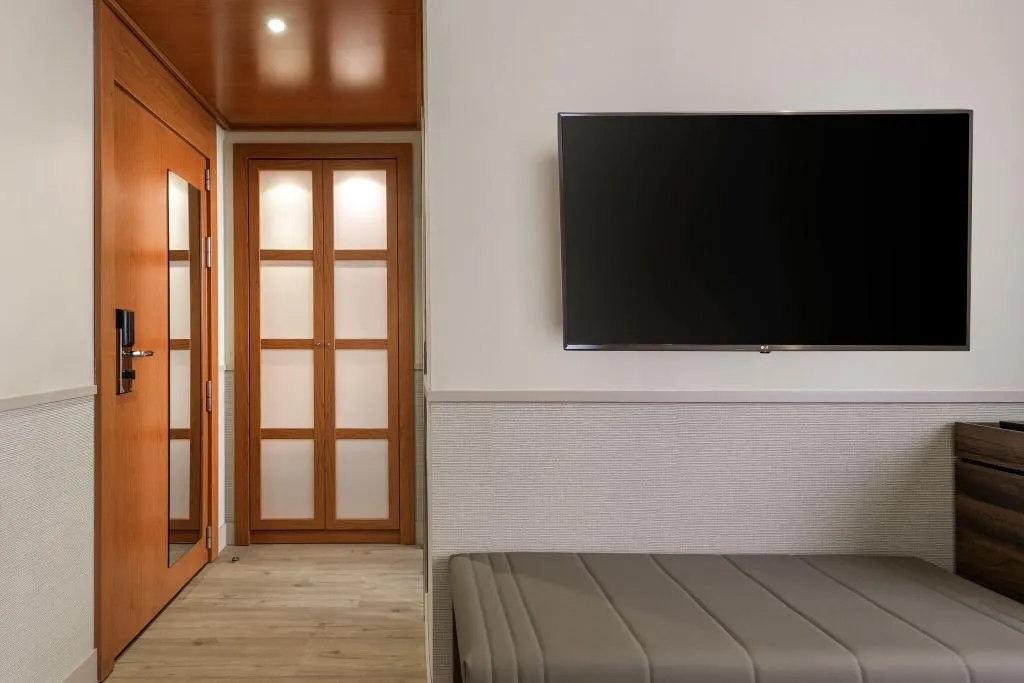 Room, AC Madrid Los Vascos, Madrid