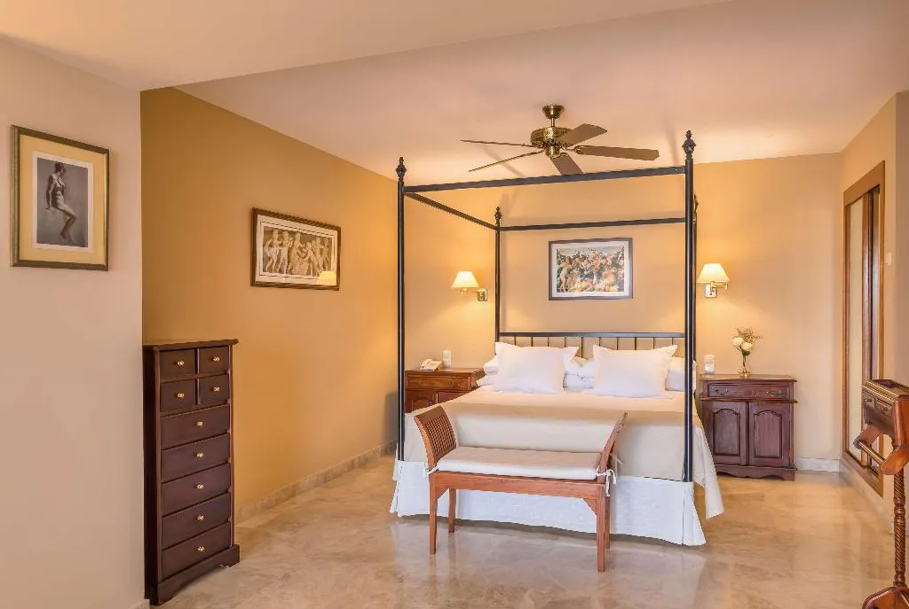 JUNIOR SUITE STANDARD Room, Hotel Guadalmina, Costa Del Sol