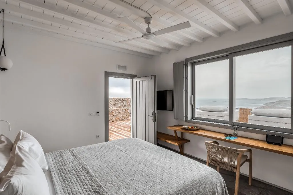 SUITE DELUXE WITH JACUZZI Room, Alissachni Mykonos, Mykonos