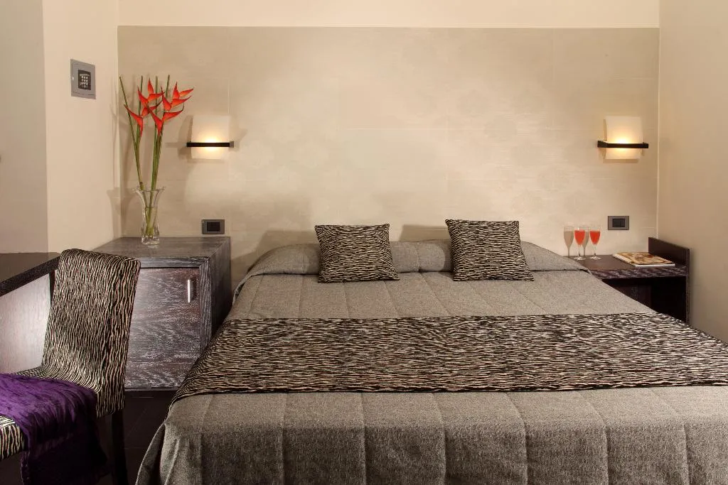 DOUBLE ANNEX Room, del Corso, Rome