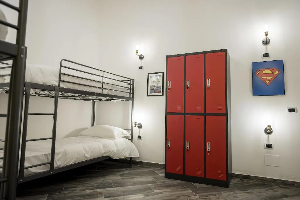 Room, Palazzo San Vincenzo, Naples