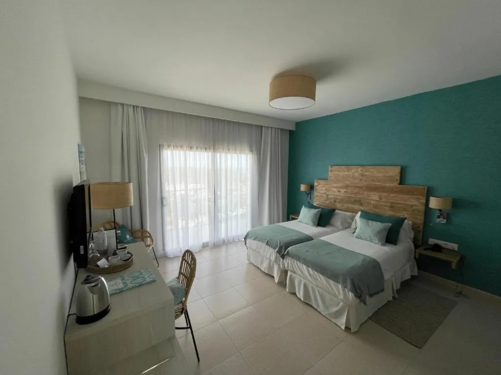 Room, Hotel Playa Santandria, Menorca