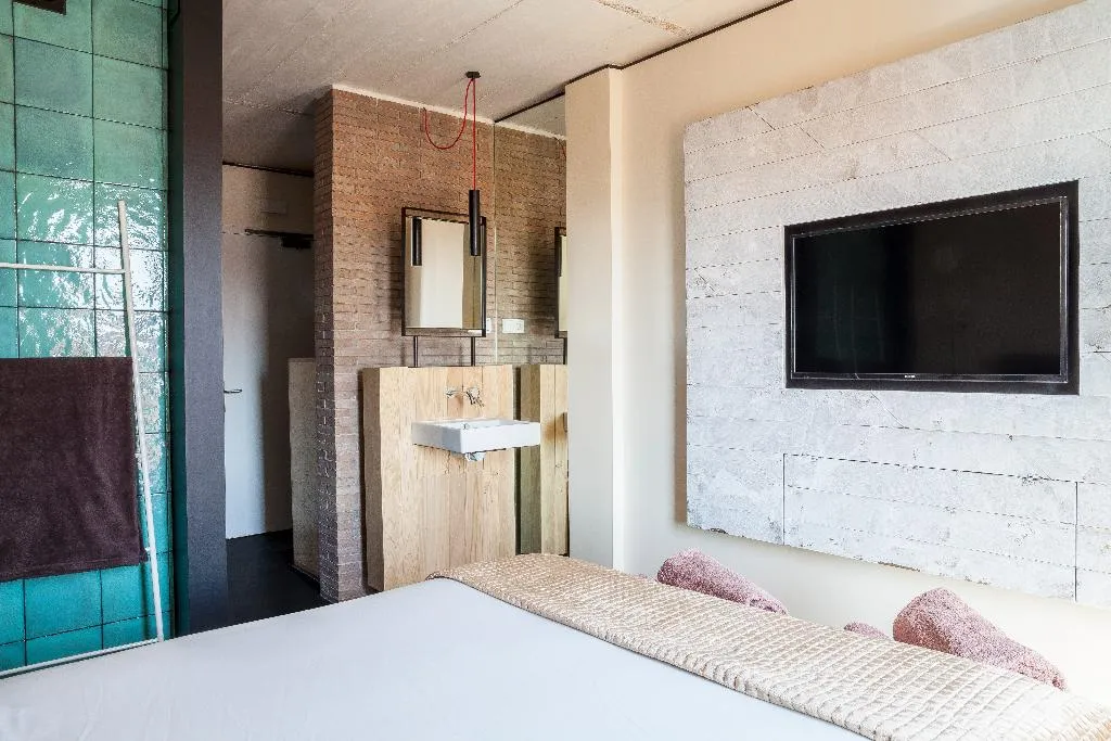 DOUBLE SUPERIOR Room, Bastardo Hostel, Madrid