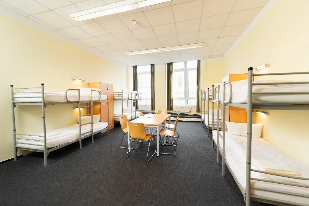 Room CAPACITY 8 Room, Industriepalast Hostel & Hotel, Berlin