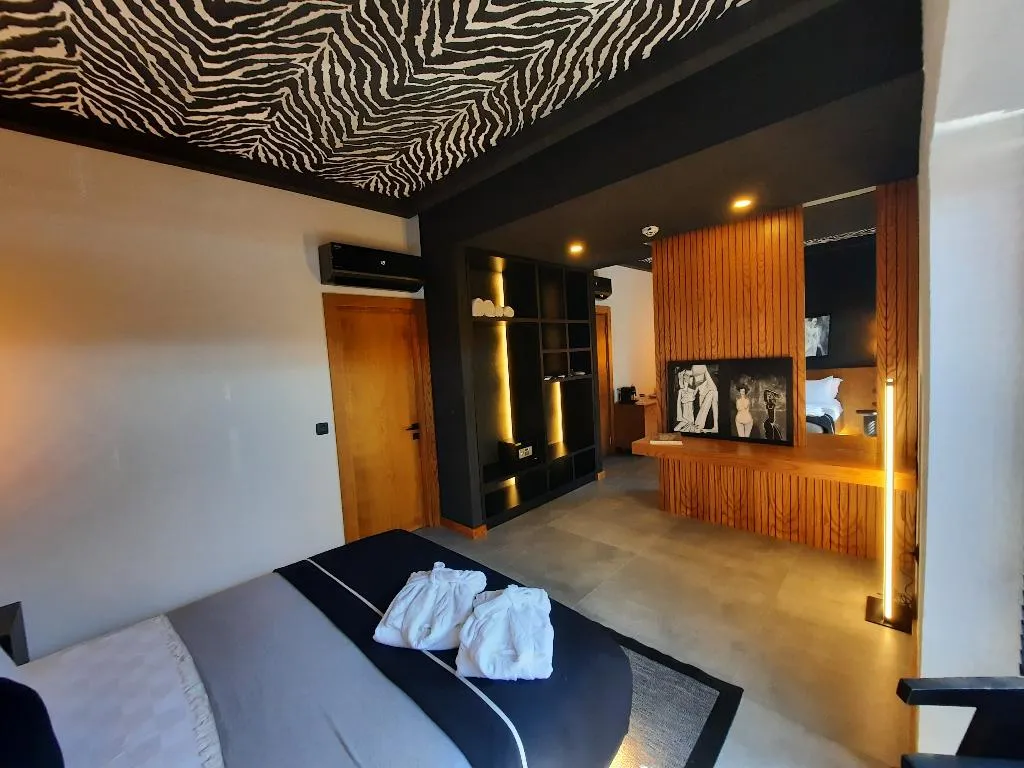 SUITE ONE BED Room, The Local House Alacati, Izmir