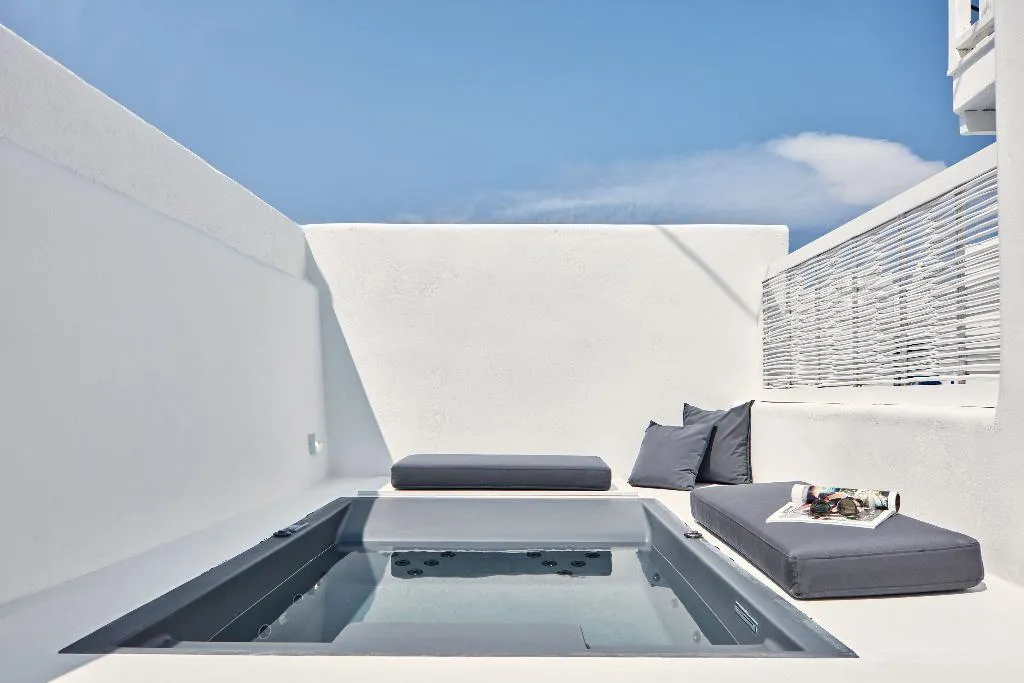 JUNIOR SUITE WITH JACUZZI Room, Boho Suites Mykonos, Mykonos