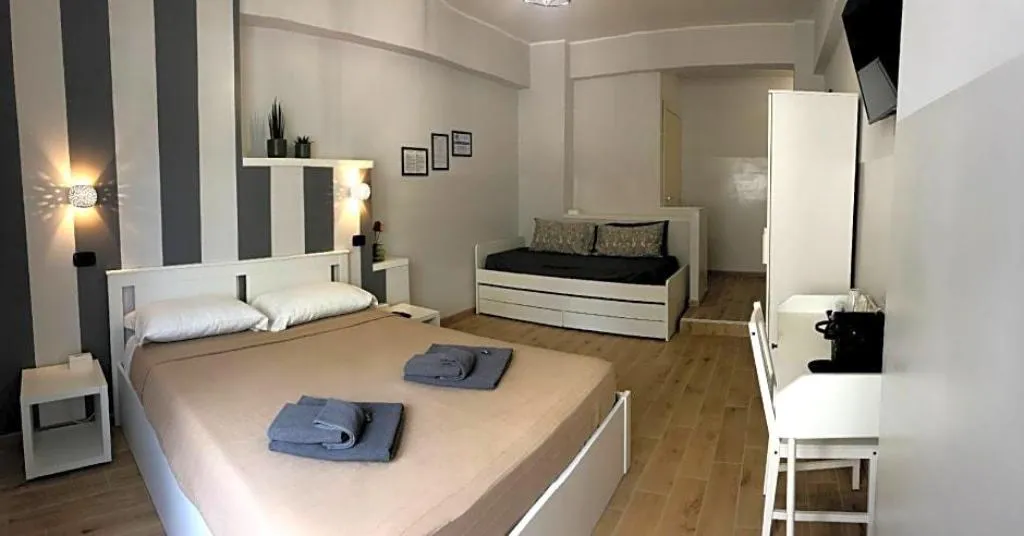 Room, Avec Moi Roma, Rome