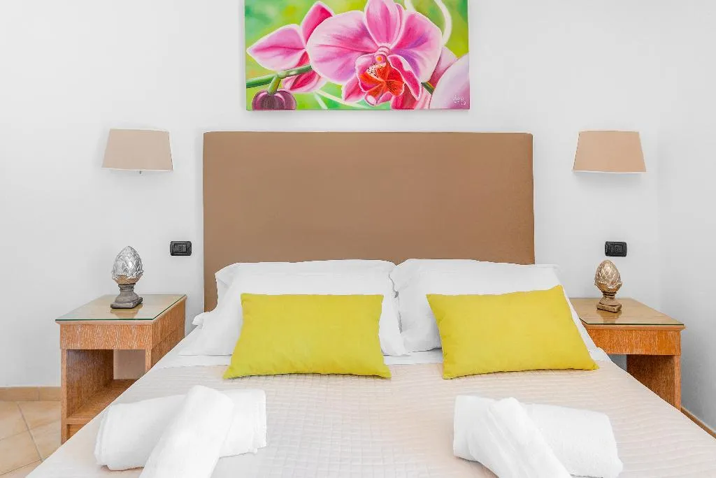 QUADRUPLE GARDEN VIEW Room, Relais Francesca, Naples
