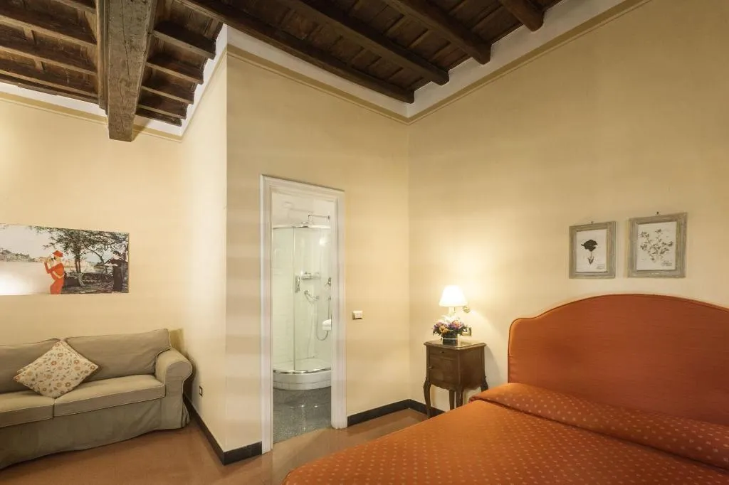 Room, Casa de' Fiori Biscione, Rome
