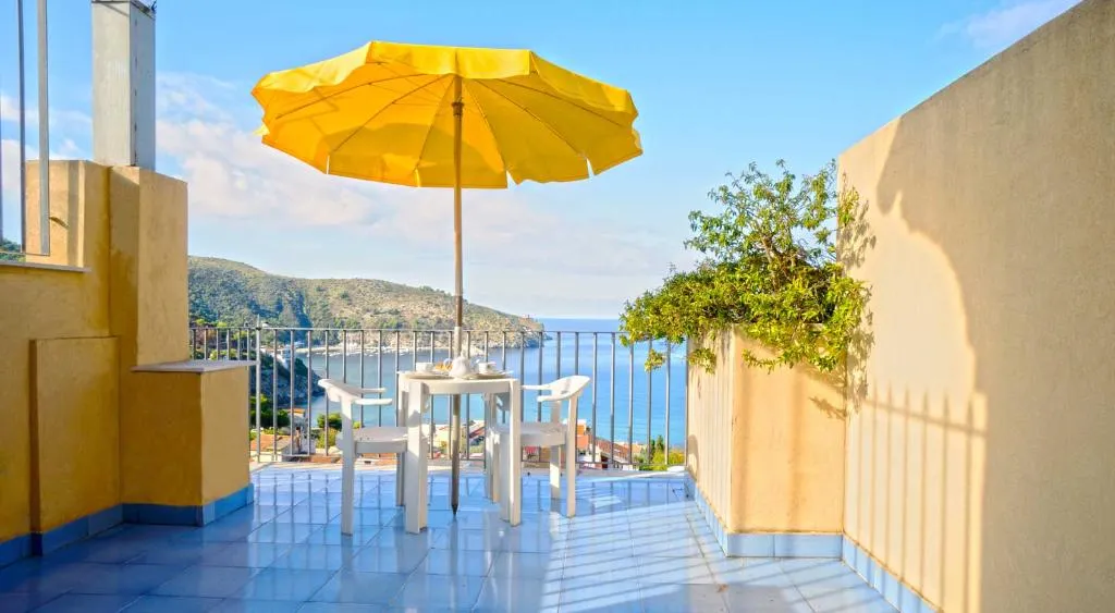 Terrace, Albergo Santa Caterina, Naples