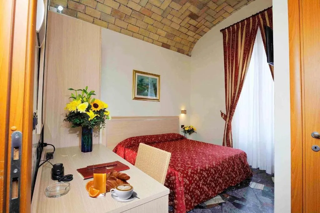 Room, Hotel Campidoglio, Naples