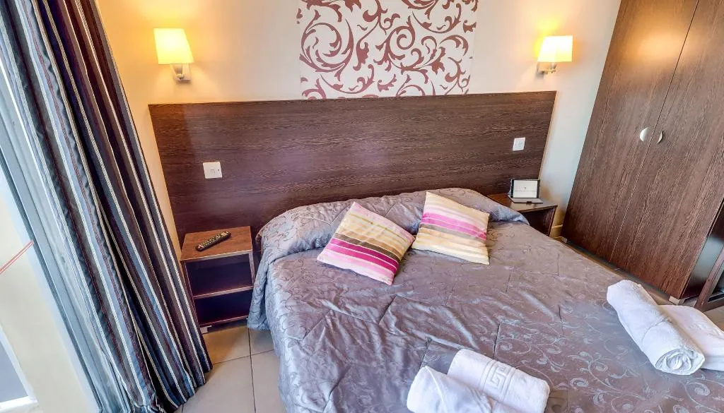 Double or Twin STANDARD Room, Carlton Hotel, Malta