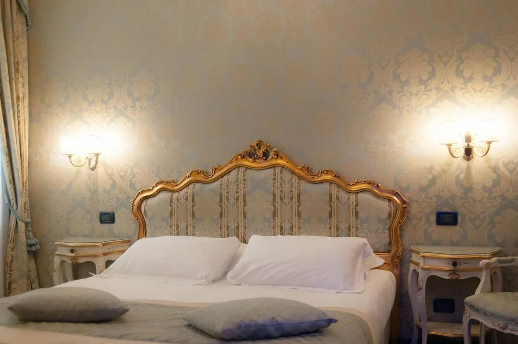 Room, Ca Amadi, Venice