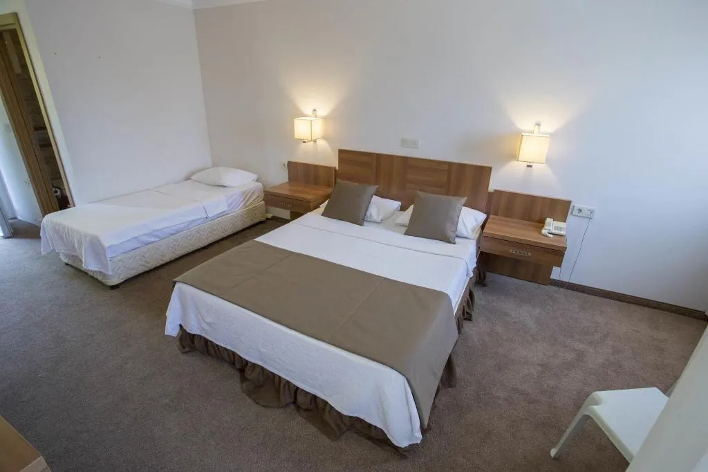 Room, Melis, Izmir