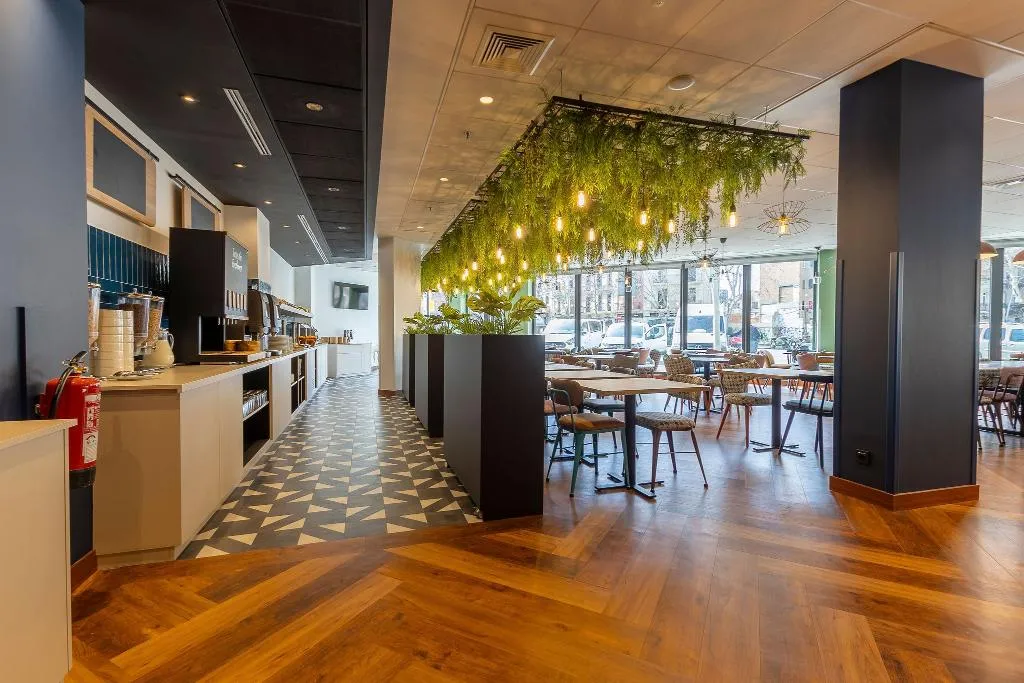 Restaurant, Travelodge Barcelona Poblenou, Barcelona