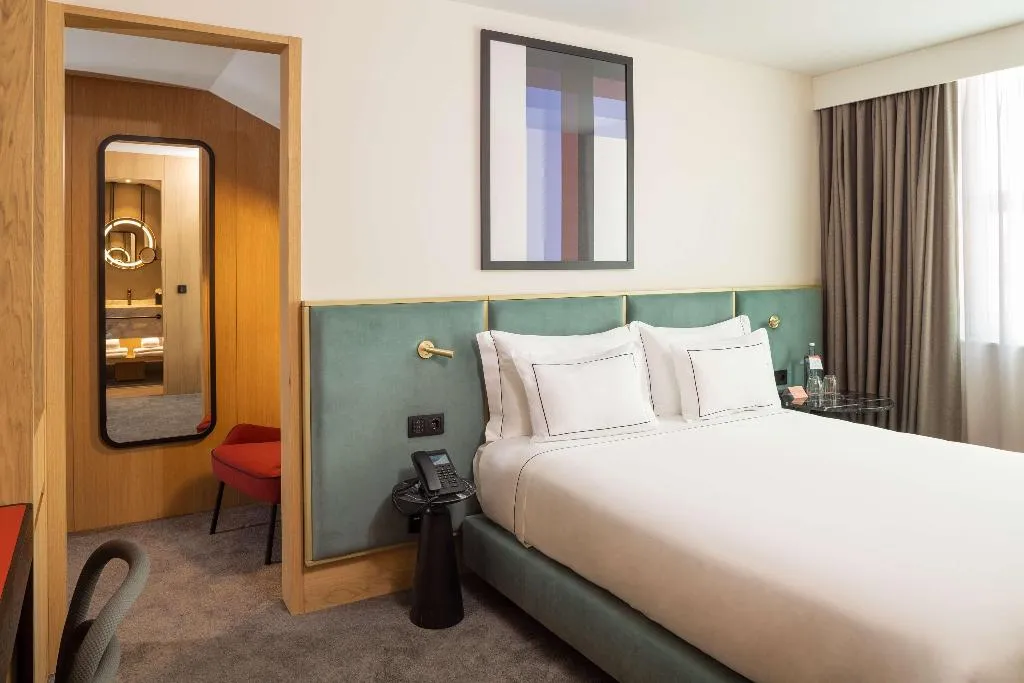 Room GUEST ROOM QUEEN BED Room, Arts Hotel Porto, Tapestry Collection By Hilton, Porto