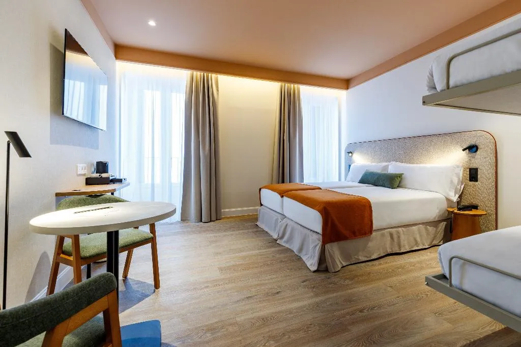 QUADRUPLE STANDARD Room, Petit Palace Puerta del Sol, Madrid