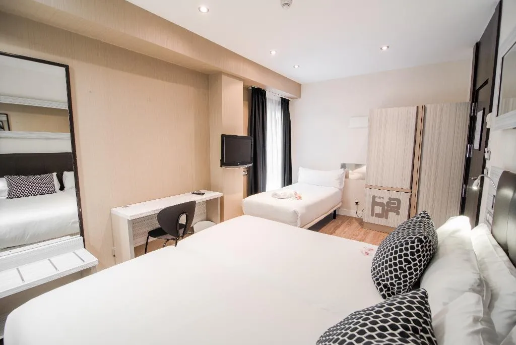 TRIPLE STANDARD Room, Petit Palace Puerta del Sol, Madrid