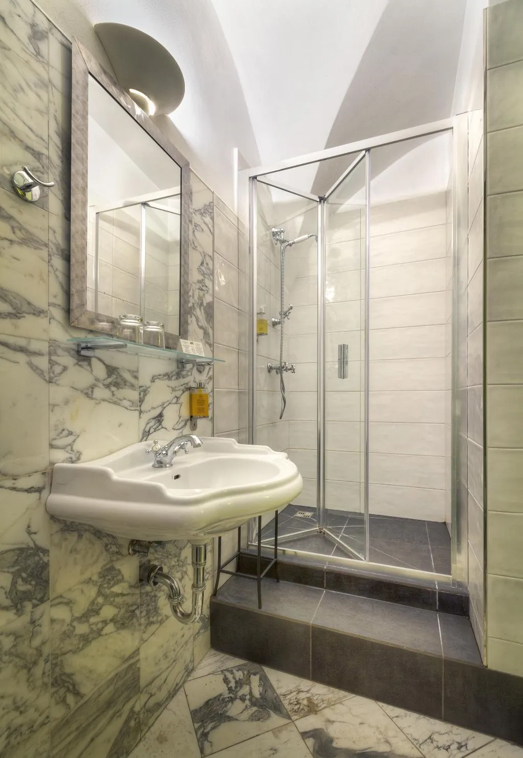 DOUBLE SUPERIOR Room, Black Star Suites, Prague