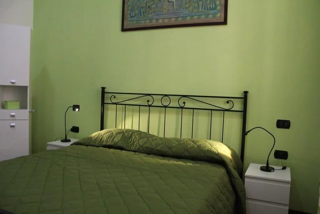 Room, Pomodoro B&B, Naples