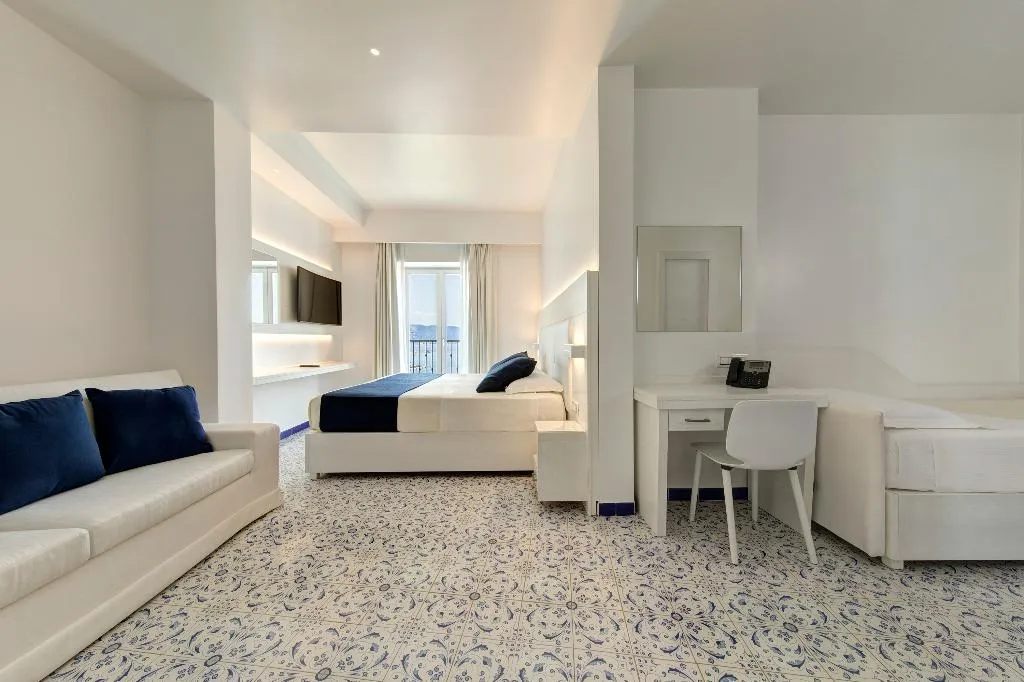 DOUBLE DELUXE Room, Lloyd's Baia, Naples