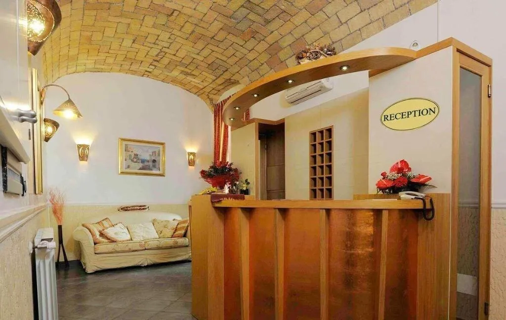 Lobby, Hotel Campidoglio, Naples
