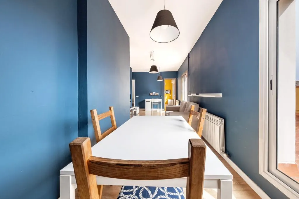 APARTMENT CAPACITY 5 THREE BEDROOM Room, Ainb Barcelona Sants Apartments, Barcelona