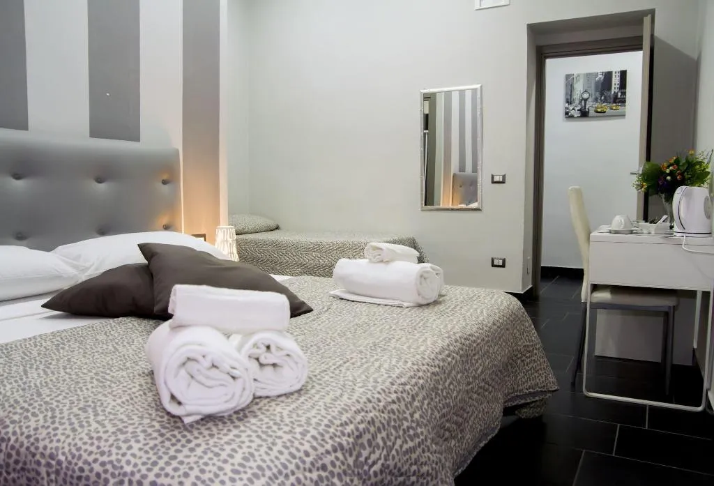 Room, B&B Napoli Binario1, Naples