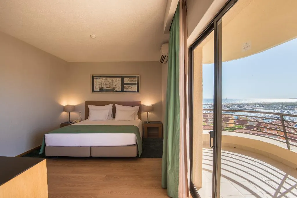 JUNIOR SUITE CAPACITY 3 Room, Vila Gale Marina, Algarve