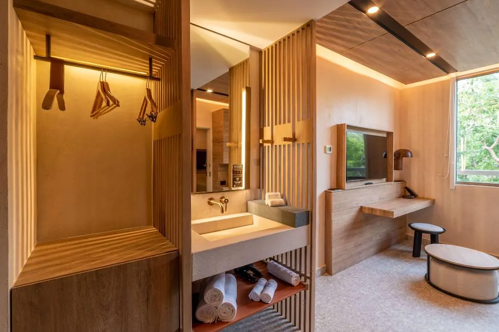 JUNIOR SUITE QUEEN SIZE BED Room, Motto by Hilton Tulum, Cancun Area
