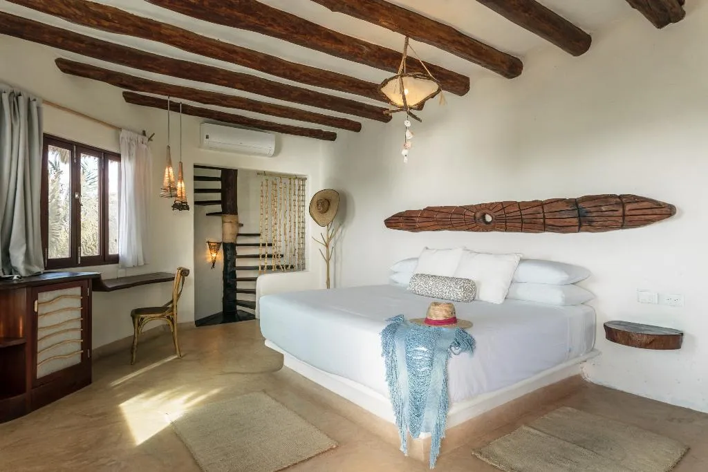 BUNGALOW KING SIZE BED Room, Villas Flamingos, Cancun Area