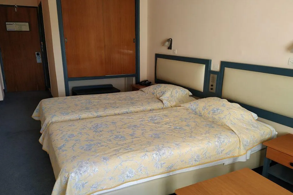 Room, Astron, Kos