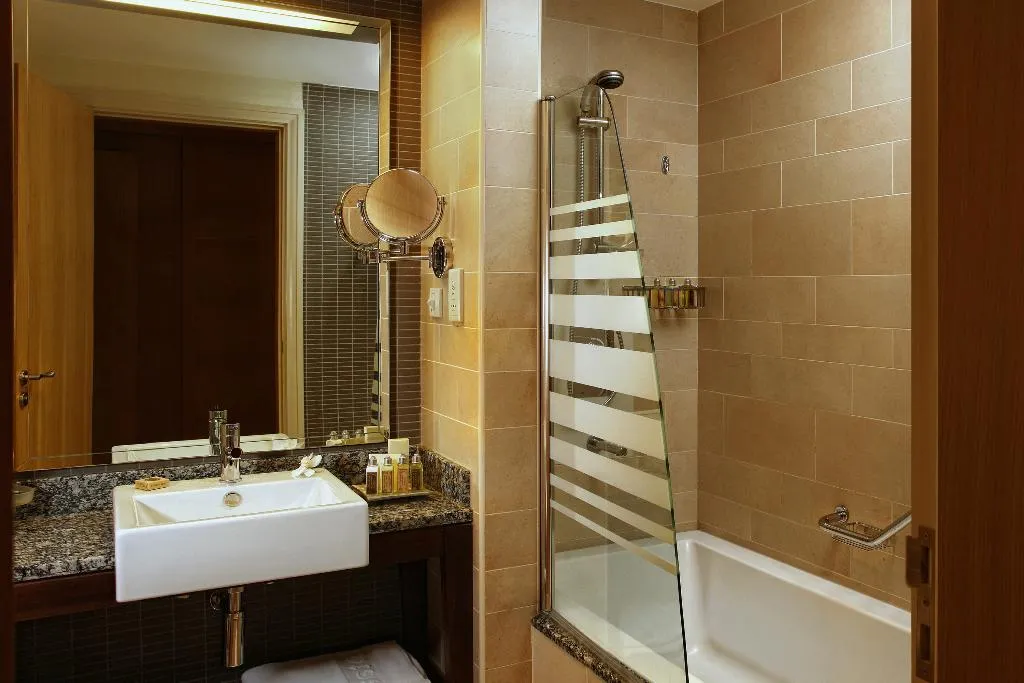 TWIN SEA VIEW Room, Amwaj Rotana-Jumeirah Beach, Dubai