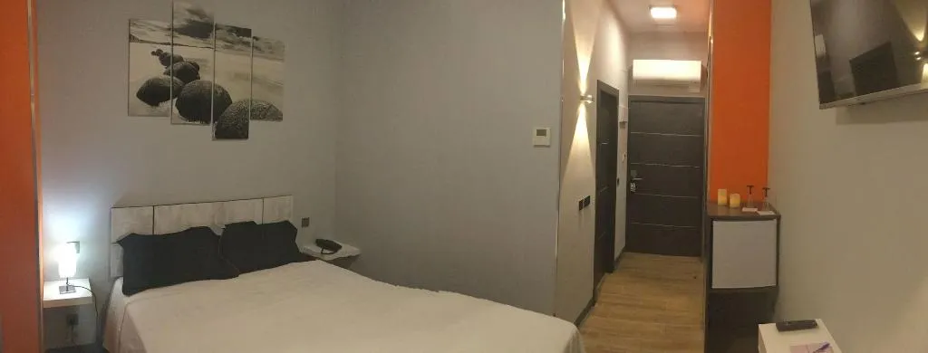 Room, H La Cabaña, Madrid
